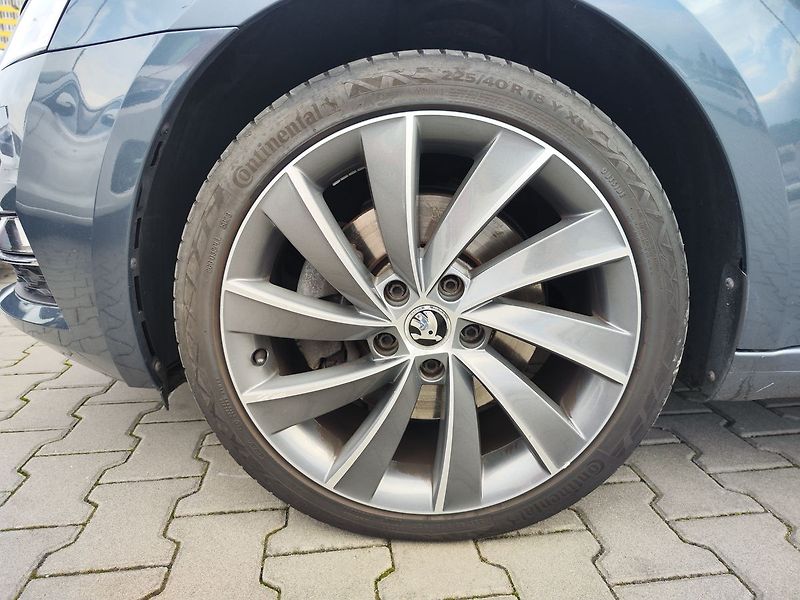 Škoda Octavia 2.0 TSI/140kW Style DSG - fotka 32 z 32