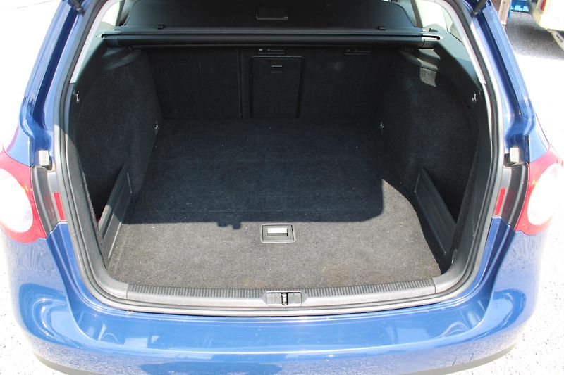 Volkswagen Passat (2008) 1.9 TDI KLIMATIZACE VÝHŘEV  - fotka 18 z 19
