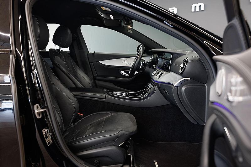 Mercedes-Benz Třídy E (2021) E 300 de T 4Matic AMG Line - fotka 20 z 39