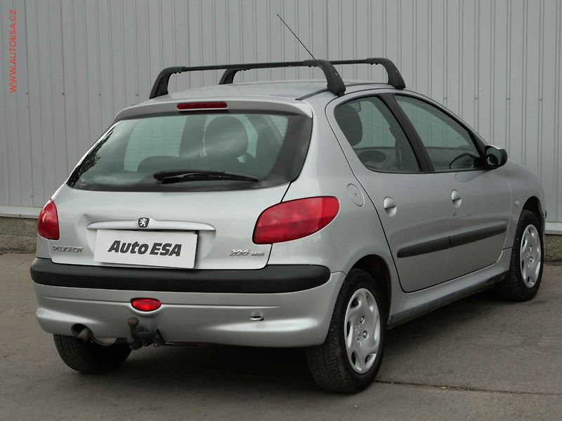 Peugeot 206 (2003) 1.4HDi, 2.maj,ČR, AC, tažné - fotka 4 z 12
