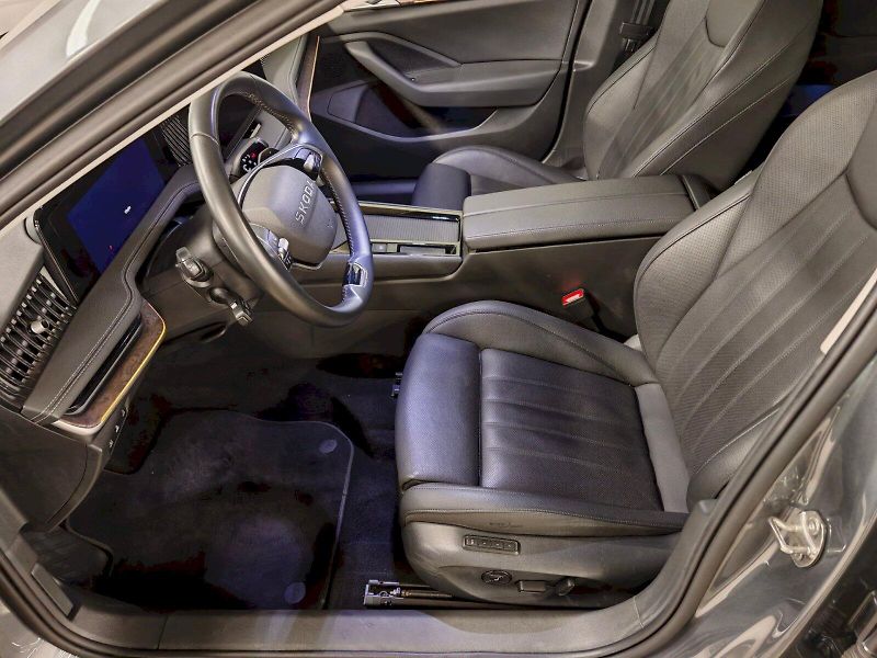 Škoda Superb (2025) 2.0 TSI 195 kW DSG 4x4 L&K - fotka 25 z 35