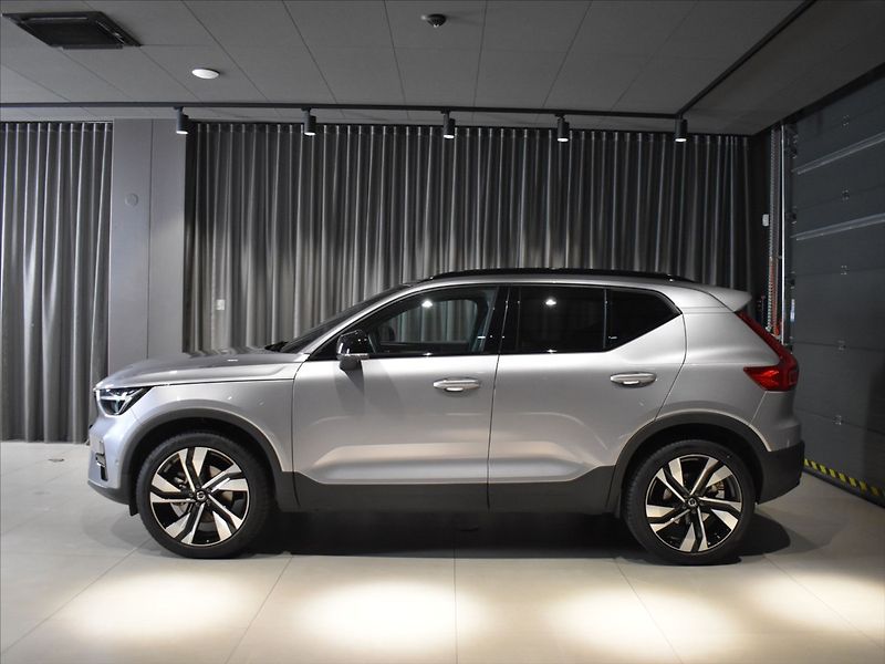 Volvo XC40 2,0 B4 Ultra Panorama,BLIS - fotka 2 z 24