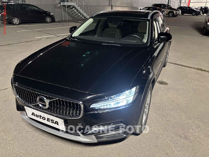 Volvo V90 (2018) D5 4x4, AT, navi, LED - fotka 1 z 3