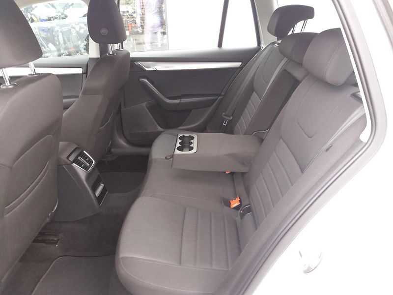 Škoda Octavia 1.4TSi,DSG,110kW,ZADÁNO !! - fotka 18 z 26