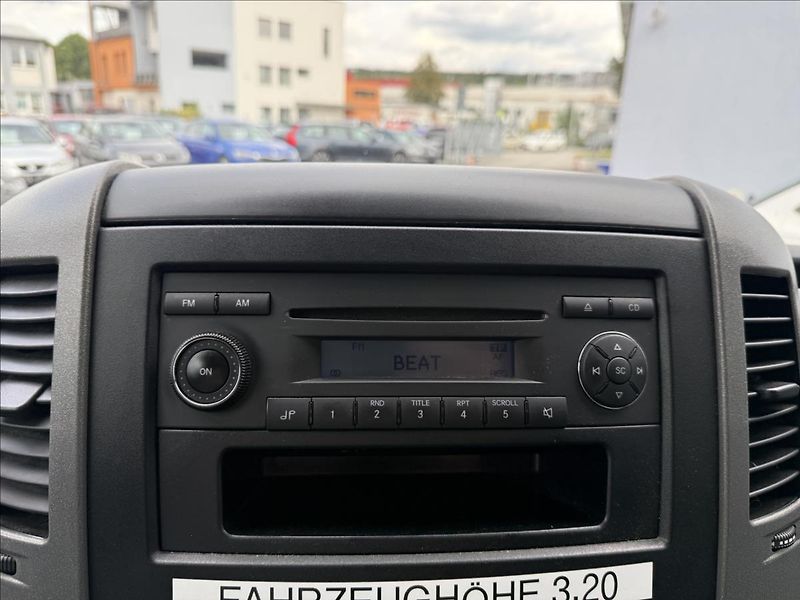 Volkswagen Crafter 2,0   105kW,PLOŠINA,1.MAJ,SERV - fotka 14 z 23
