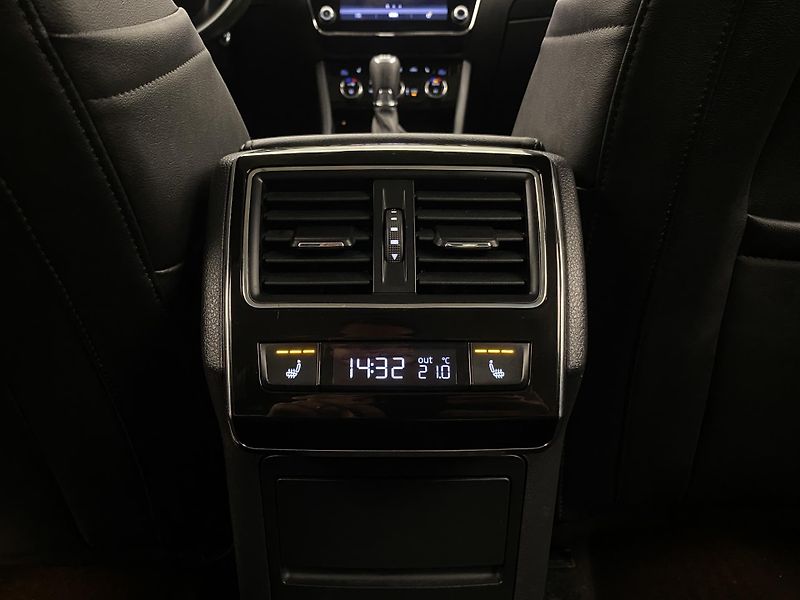 Škoda Superb 2.0TDI 140kW STYLE 4x4 DSG CZ - fotka 29 z 52