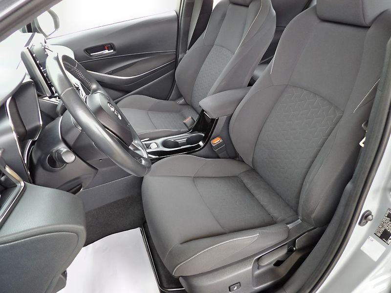 Toyota Corolla 1.8Hybrid Business Navi Kamera - fotka 19 z 28