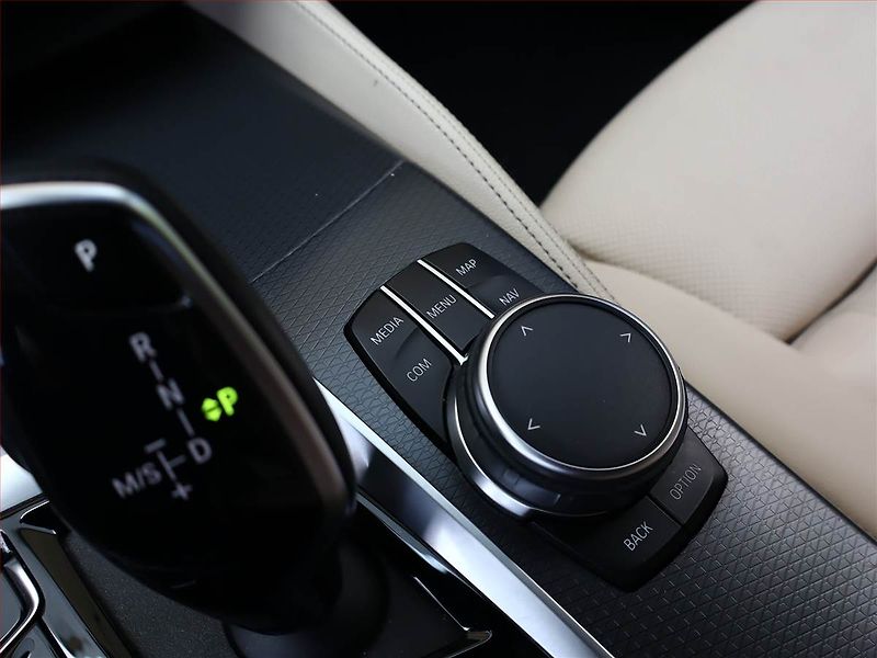 BMW Řada 5 (2022) M Sport 530e - fotka 21 z 28