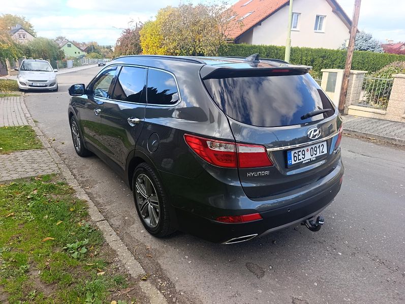 Hyundai Grand Santa Fe (2015) 2.2 CRDi 4x4 6míst tažné - fotka 6 z 20