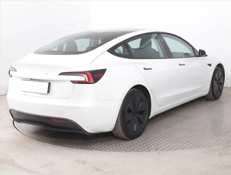 Tesla Model 3 (2023) Standard Range LFP, SoH 94% - fotka 5 z 22