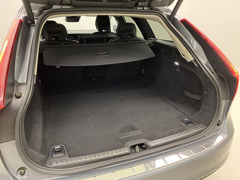 Volvo V90 D4 AWD MOMENTUM AUT  - fotka 6 z 48