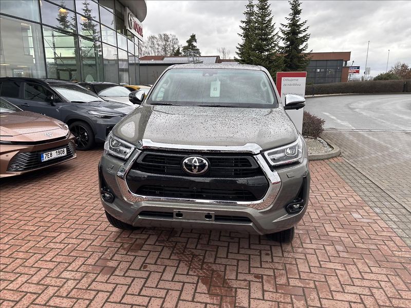 Toyota Hilux (2025) 2,8   INVINCIBLE - fotka 3 z 8