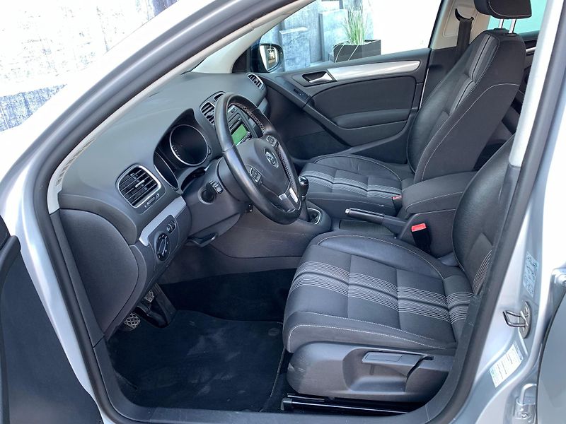 Volkswagen Golf (2012) 1.2TSi, 77KW, MATCH - fotka 19 z 21