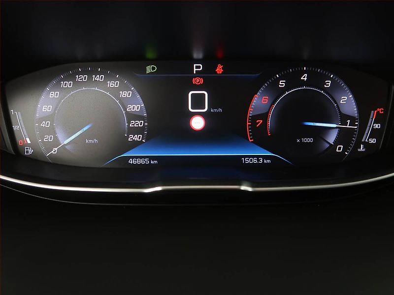 Peugeot 3008 (2020) Allure 1.2 PureTech, Automat - fotka 11 z 23