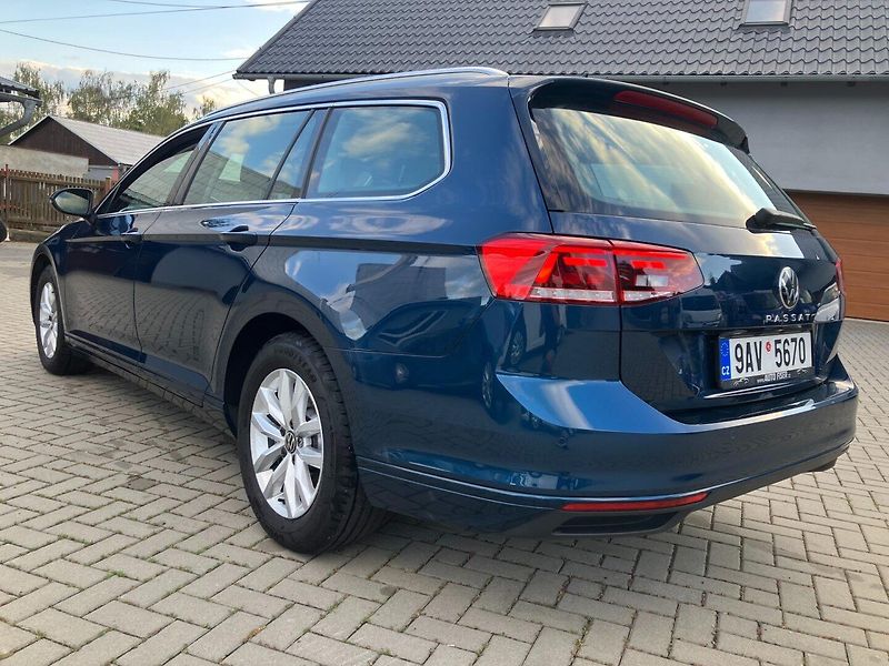 Volkswagen Passat Variant (2023) 2.0TDI 110kW DSG NEHAVAROVANÉ - fotka 8 z 34