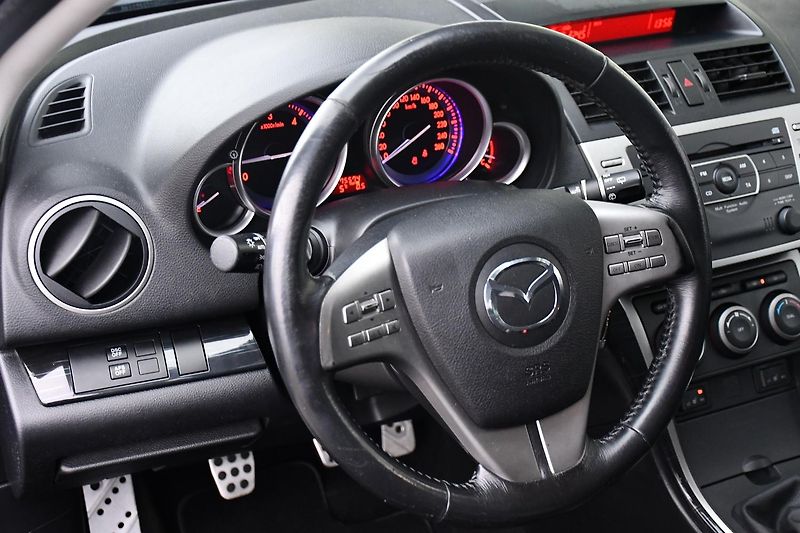 Mazda 6 2.0D 103kW AUT. A/C VYHŘ.SEDAČ - fotka 15 z 35