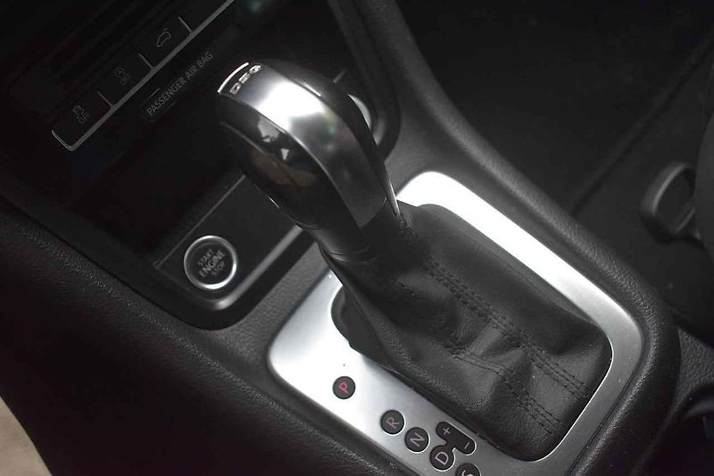 Tento Volkswagen Sharan je deset let starý. Nevypadá na to