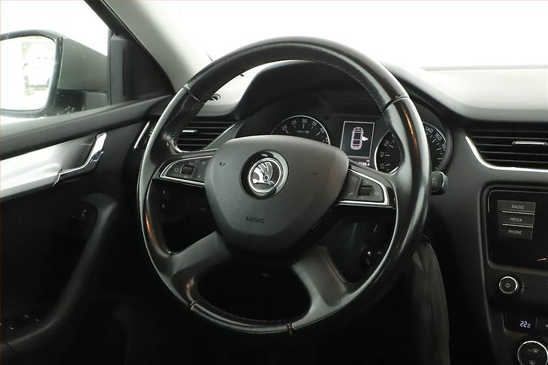 Škoda Octavia (2014) 1.6 TDI, Automat, Tempomat - fotka 13 z 15