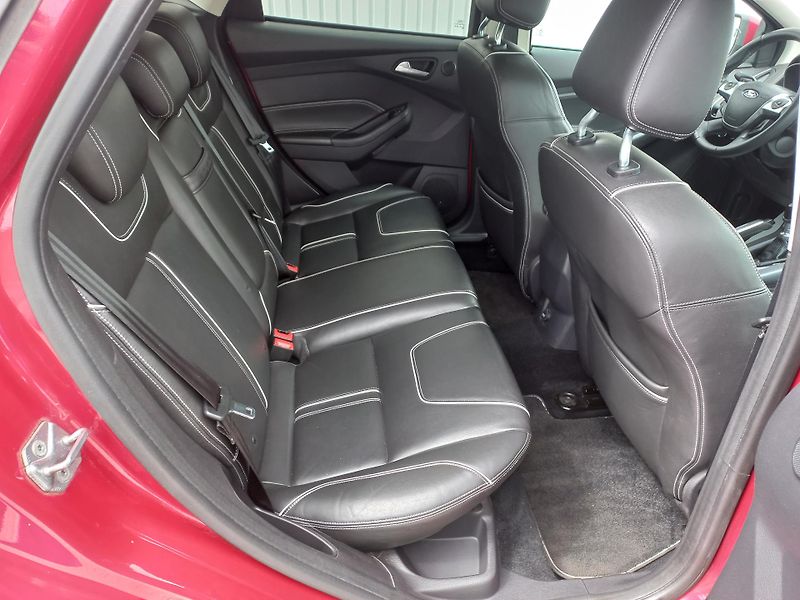 Ford Focus (2011) 1.6i 110kW  - fotka 13 z 22