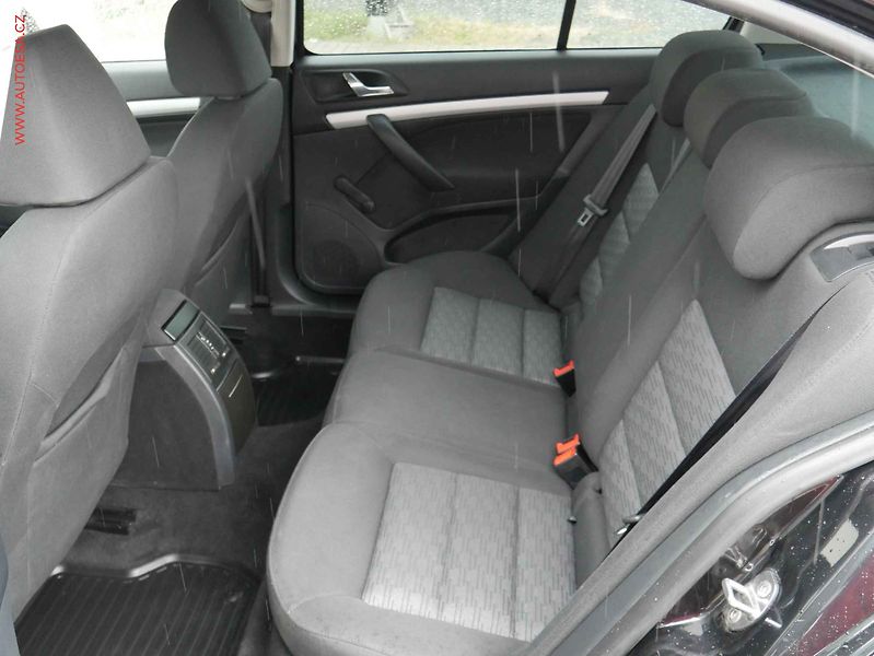 Škoda Octavia (2011) 1.2 TSi, 2.maj,ČR, AC, temp - fotka 10 z 15
