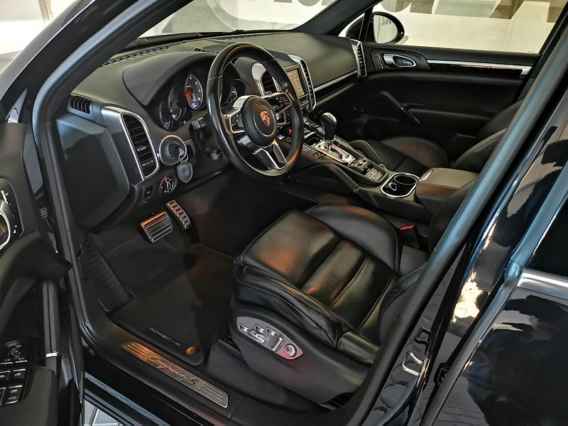Porsche Cayenne (2015) S LED PANO BT 1MAJITEL SERVIS  - fotka 10 z 24