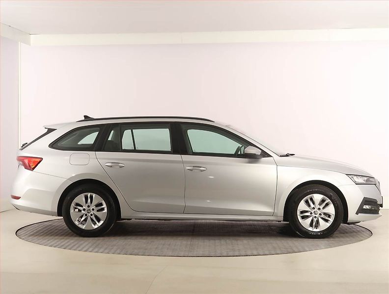 Škoda Octavia (2022) Ambition 2.0 TDI, ČR,1.maj - fotka 6 z 24