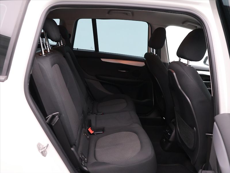 BMW Řada 2 1,5 Gran Tourer 218i Aut. DPH - fotka 12 z 32