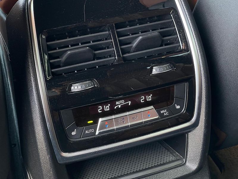 BMW X7 40i M Sport PANO DPH TZ 6 míst - fotka 9 z 26
