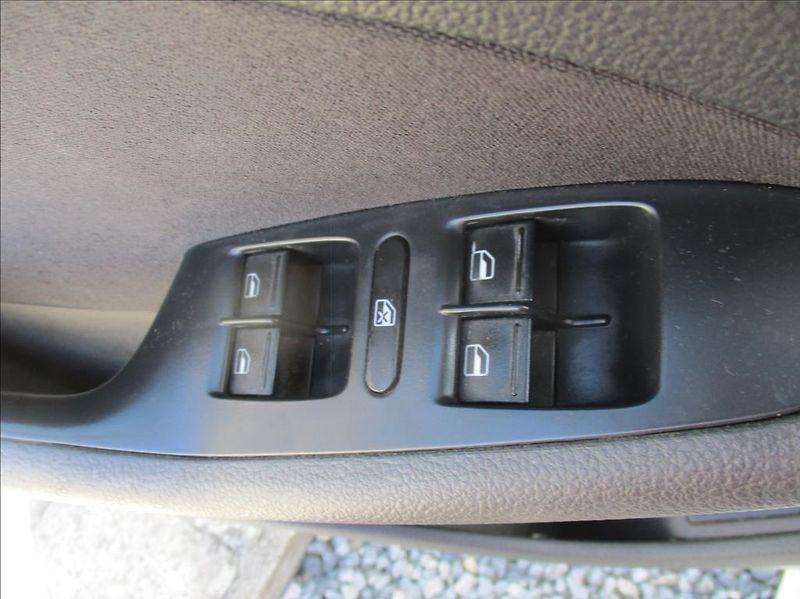 Volkswagen Jetta 1,6 TDI,klima,servis,1.maj,CZ, - fotka 15 z 27