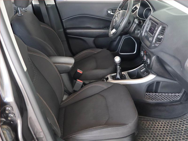 Jeep Compass (2019) 1.6 MultiJet, Tempomat - fotka 9 z 21