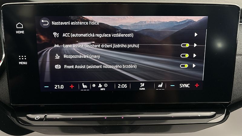 Škoda Octavia 2.0 TDI DSG Style Combi - fotka 23 z 25