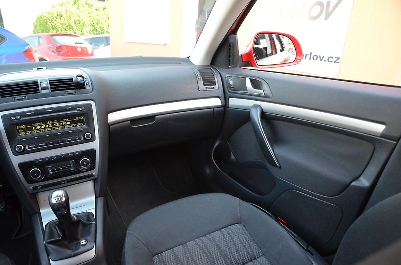 Škoda Octavia (2009) 1.9 TDi 77kW BXE Elegance / ČR - fotka 22 z 30