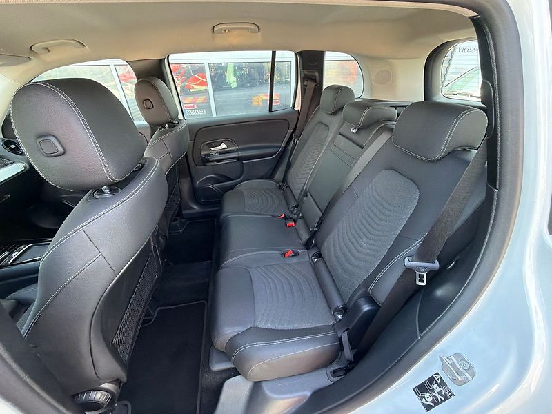 Mercedes-Benz GLB 4 MATIC - fotka 27 z 35