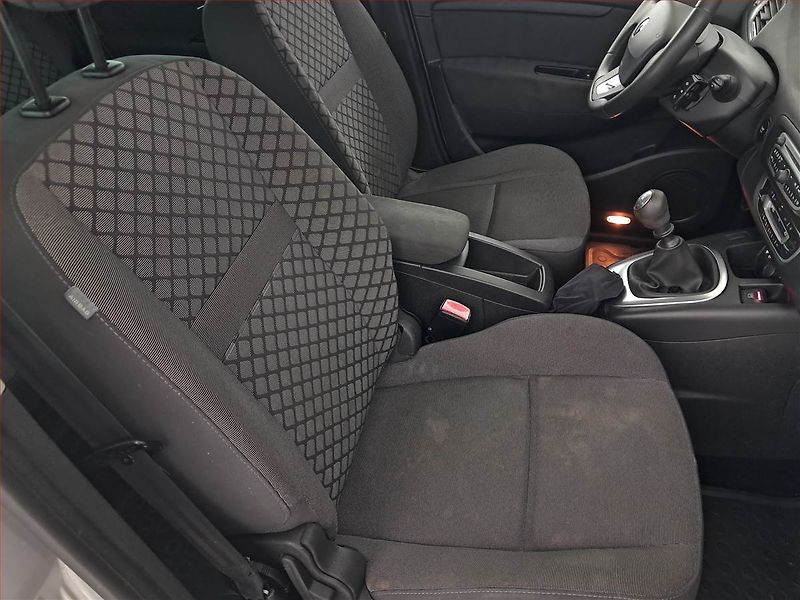 Renault Grand Scénic (2011) 1.6 16V, 7 míst, Park. senzory - fotka 9 z 20