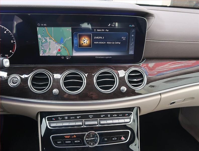 Mercedes-Benz Třídy E (2018) E 350 d 4MATIC - fotka 12 z 17