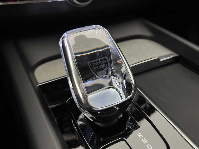 Volvo XC60 T6 AWD DARK PLUS CZ 1. maj. - fotka 17 z 49