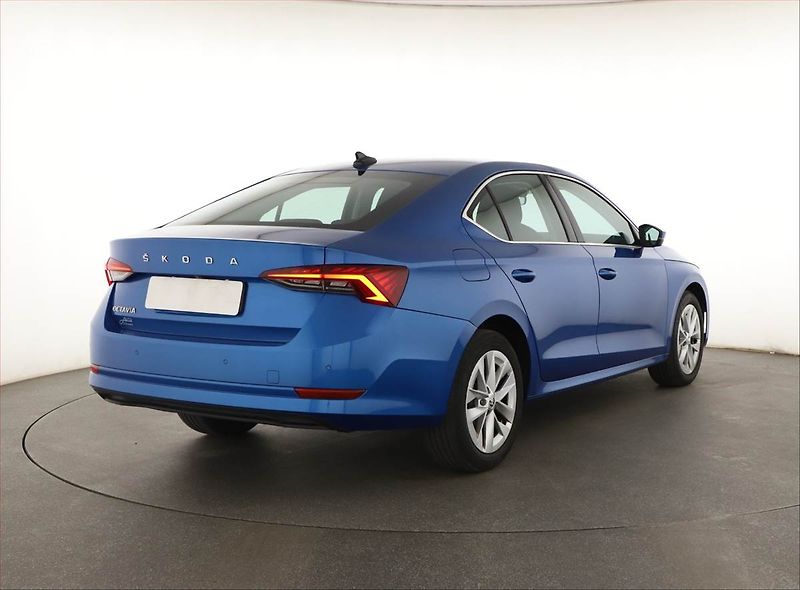 Škoda Octavia (2023) Style 2.0 TDI, ČR,1.maj - fotka 5 z 20