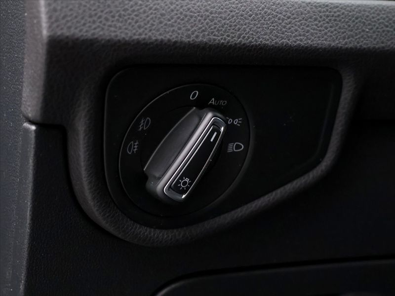 Volkswagen Touran 2,0 TDI 110kW Highline DSG - fotka 15 z 39