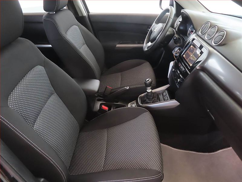 Suzuki Vitara (2019) 1.4 BoosterJet, 4X4 - fotka 9 z 14