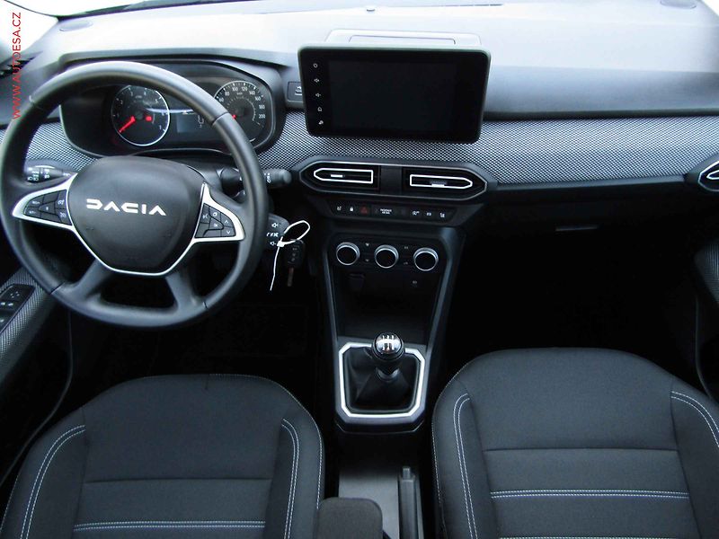 Dacia Sandero (2025) 1.0TCe, 1.maj,ČR, STK3/29 - fotka 8 z 22