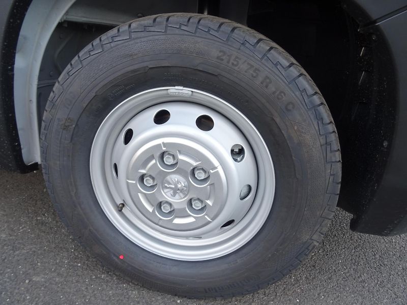 Peugeot Boxer (2023) 4350 L4H2 2.2 BHDi 165k MAN6 - fotka 15 z 28