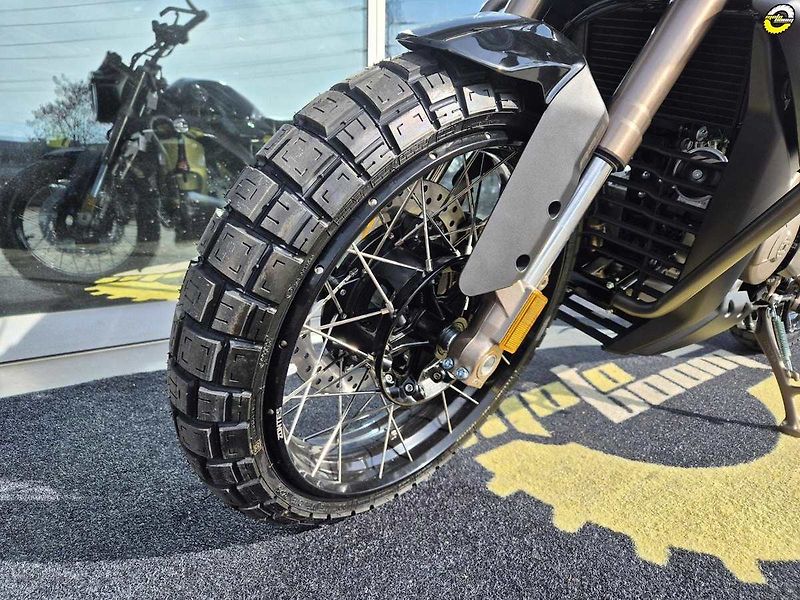Zontes 125 G1 (2026) 125 Scrambler - drátěná kola - fotka 10 z 19