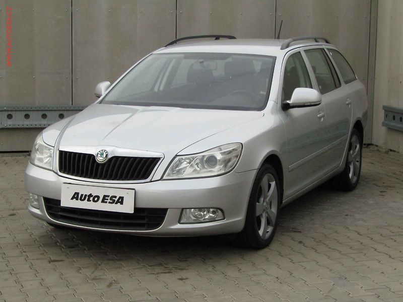 Škoda Octavia (2012) 1.6 TDi, ČR, Elegance - fotka 3 z 15