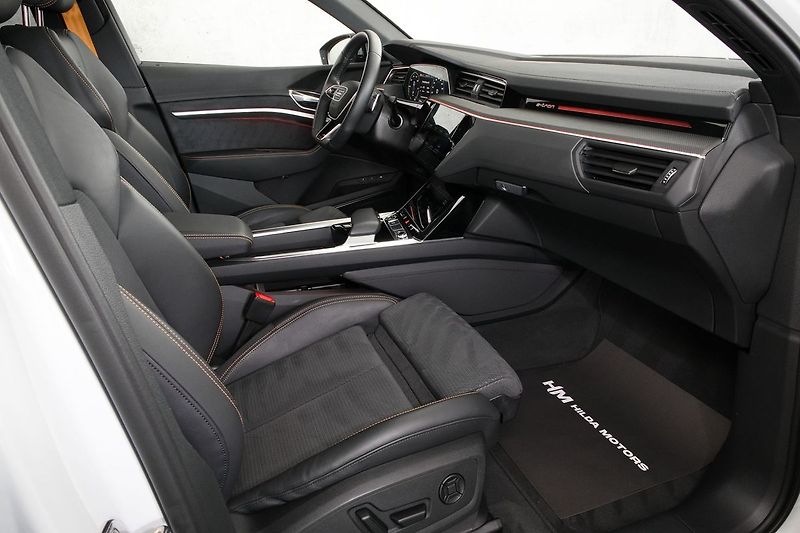 Audi e-tron 55 300kW Sportback Black Edice - fotka 17 z 47