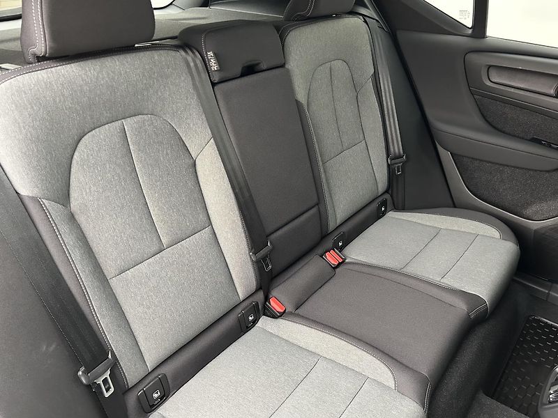Volvo XC40 2.0 B4 4x4 PLUS - fotka 17 z 30