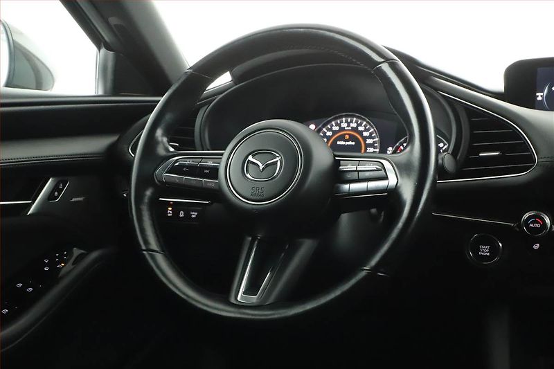 Mazda 3 (2021) 2.0 e-Skyactiv X - fotka 17 z 20
