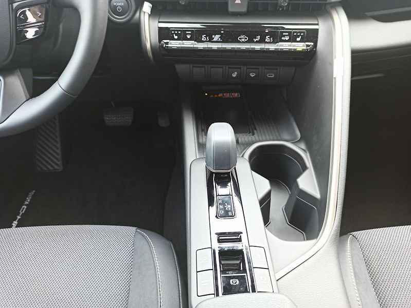 Toyota C-HR (2025) C-HR 2.0 PHEV STYLE - fotka 8 z 18