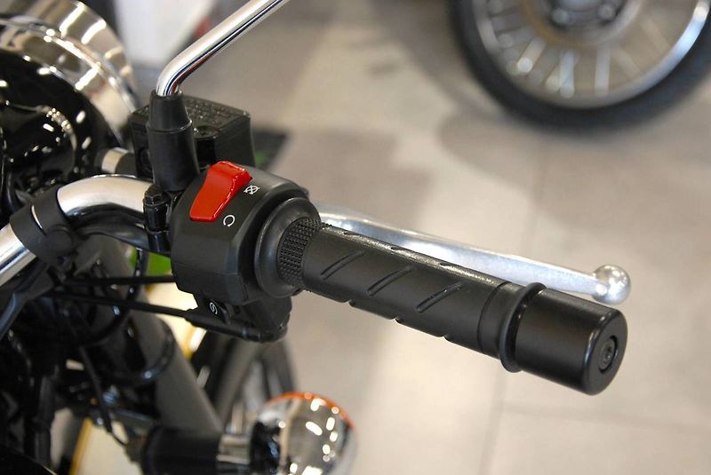 Royal Enfield Bullet 500 Classic (2021) krásný stav,1.m - fotka 9 z 21