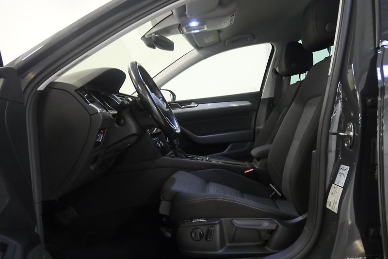 Volkswagen Passat - fotka 11 z 28