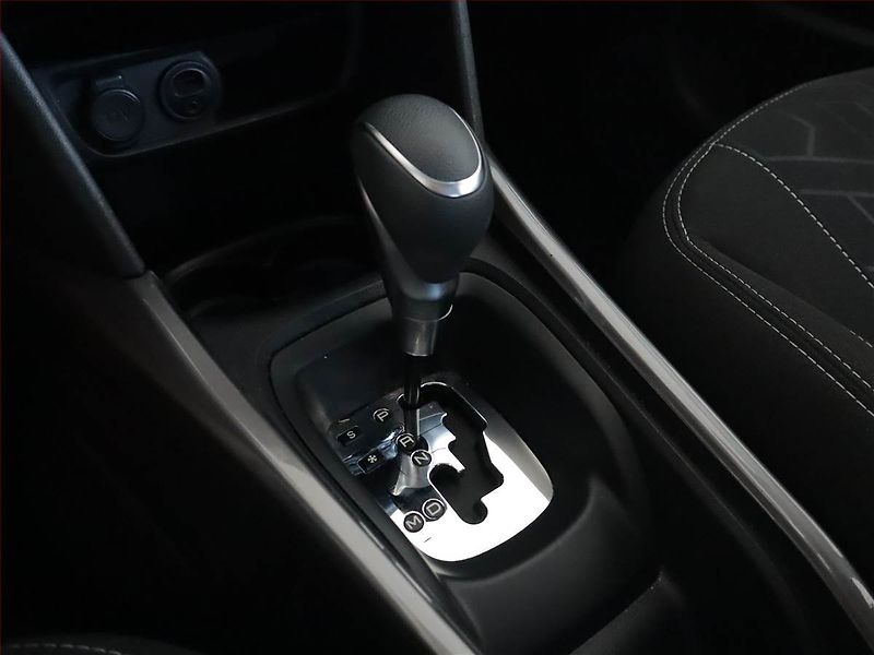 Peugeot 2008 (2017) 1.2 PureTech, Automat, Navi - fotka 10 z 14